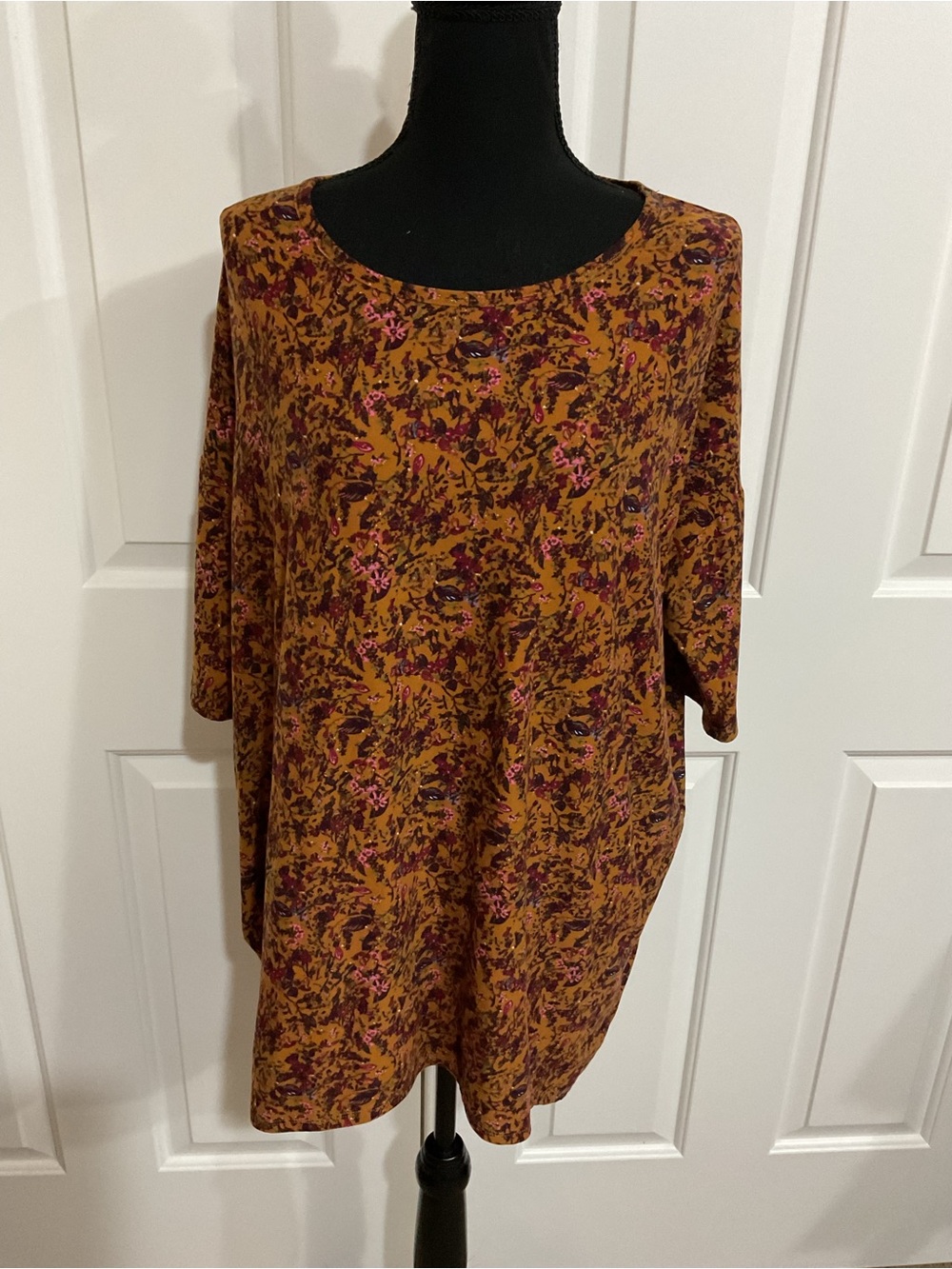 LulaRoe M Floral Irma Top